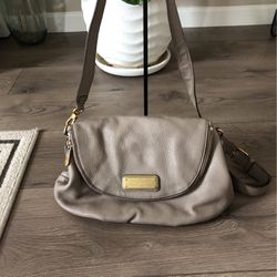 MARC BY MARC JACOBS SAND TAUPE LEATHER HAND BAG