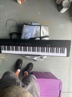 DP – 882 piano keyboard