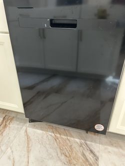 Whirlpool 24-in Front Control Built-in Dishwasher ( Black ) , Boost Cycle, Sani Rinse
