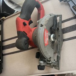 Milwaukee Circular Saw 12v