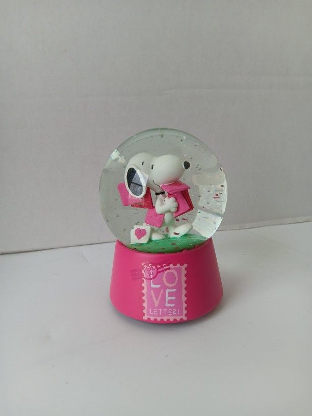 Kurt Adler Peanuts worldwide  Snoopy Valentine's Love Letter Musical Water Globe 