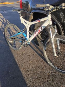 GT Full Frame Suspension Mountain Bike.
