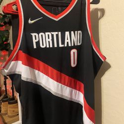 NWT Men's Damian Lillard Portland Trailblazers Nike Authentic NBA Jersey (Med)