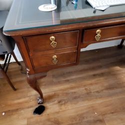 Sligh Vintage writing table...  Solid wood....