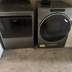 Front Loading Whirlpool Washer Dryer Set