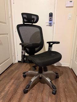 Black Mesh Ergonomic Office Chair with Head Support