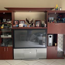 Entertainment Center with Bar Area