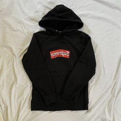 Supreme Comme Des Garçon box Logo