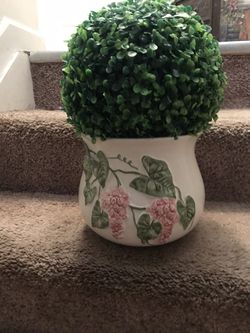 Vase/ round ball flower