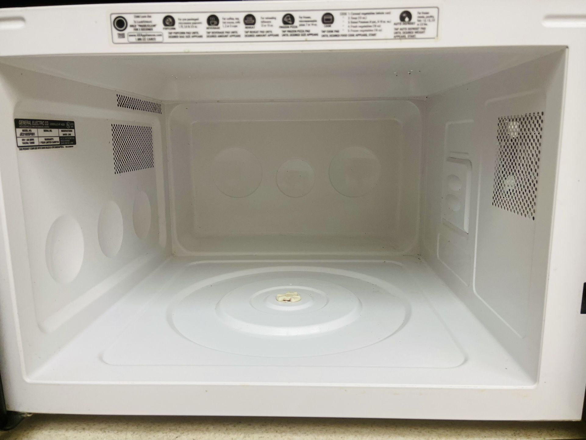 $600 one touch Digital 2.2 cf Microwave Oven with Turntable Push-Button Door