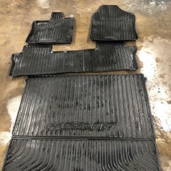 2019 Passport Full Set Black Rubber Mats