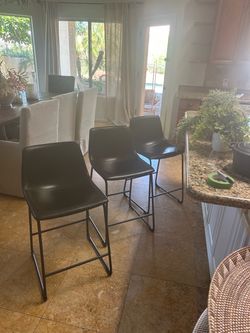 3 leather barstools