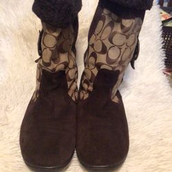 Coach Boots $40 Some Damage Very Easy Fix !! 