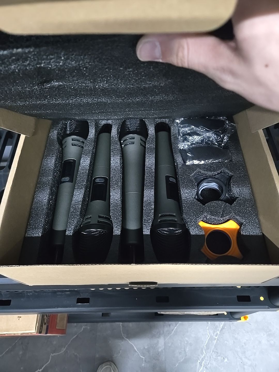 TONOR Wireless Microphones System with 4x10 Channels, TW360