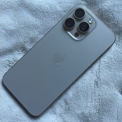 iPhone 15 PRO Max - LIKE NEW!! 