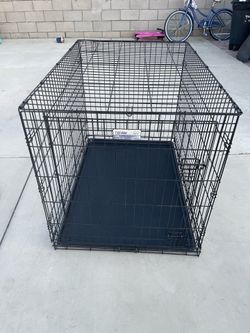 42.5X28.5X30.5 X-LARGE METAL DOG CRATE IN GOOD SHAPE