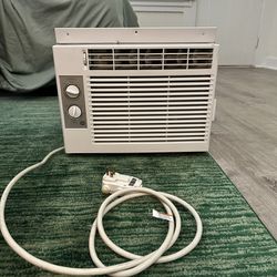 GE Window Air Conditioner 5,200 BTU
