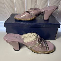 New With Box  Alec Dotti Pale Pink Leather Heels Women’s Size 9