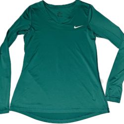 EUC Nike Athletic Shirt With Thumbholes