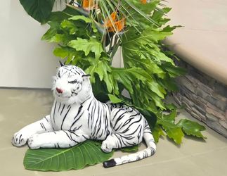 Tigger. Jungle. Lion