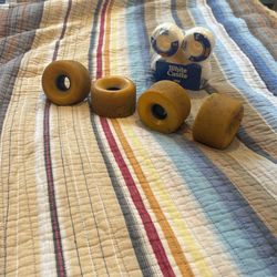 DGK white castle 101d 52mm wheels, old unmarked wheels