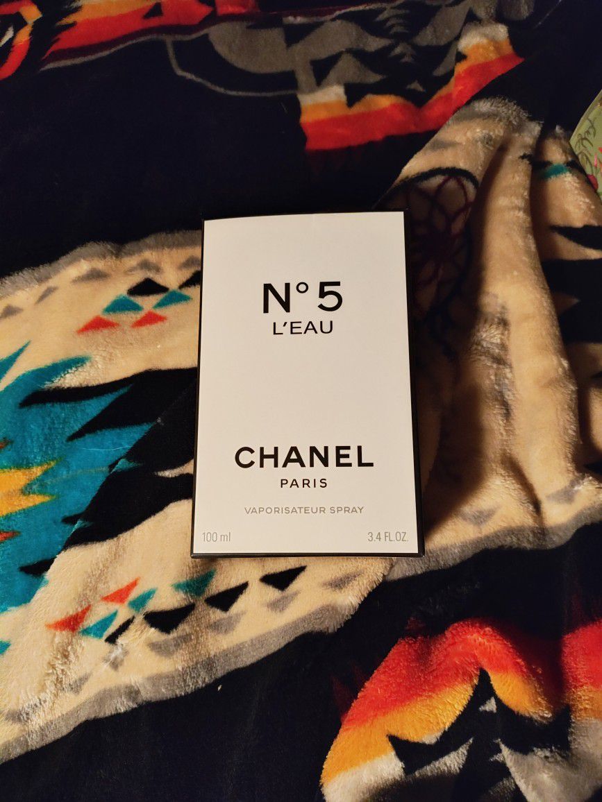 No.5 Chanel Leau