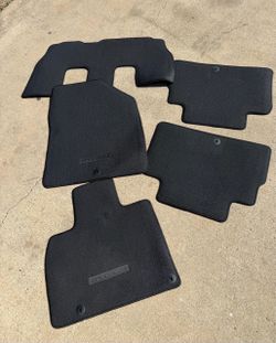 Carpet set for sale for a Kia Telluride 2020-2025  New original 5 pieces