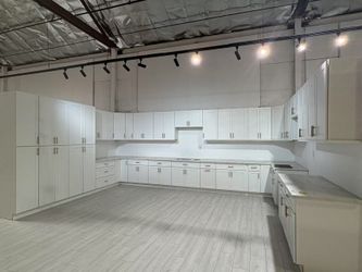 White shaker kitchen cabinet