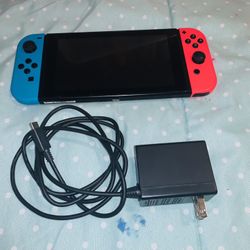 NINTENDO SWITCH CONSOLE & CHARGER