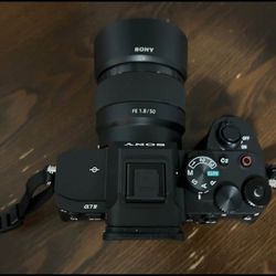 Sony Alpha a7iv mirrorless full frame camera