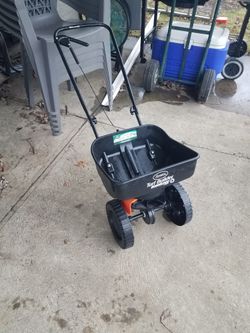 Scott's Turf Builder Mini Spreader With Edge Guard 