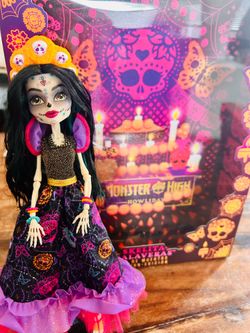 COLLECTIBLE Monster High Skelita Calaveras Fashion Doll Howliday Dia de Muertos 2023