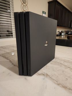 PS4 Pro 1TB All Cables + 2 Controllers Included
