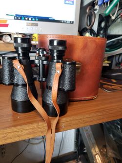 Antique binoculars with leather case Made In Japan. 