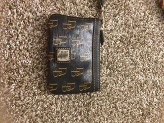 Dooney & Bourke change wristlet