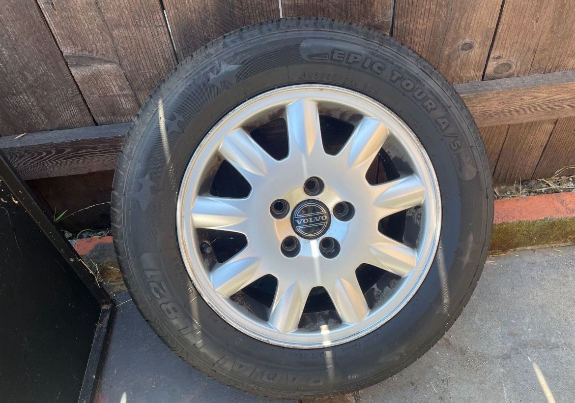 VOLVO RIM WITH TIRE 195/65/R15 VOLVO S60
