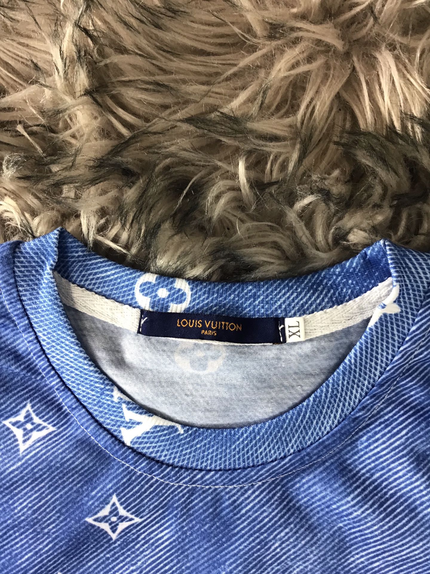 LV louis vuitton t shirt size M for Sale in Riley, OR - OfferUp