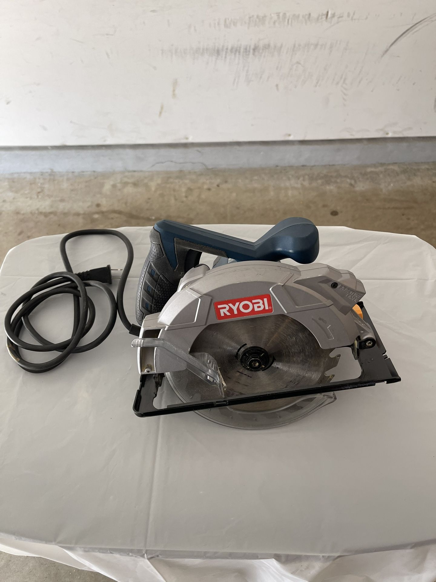 Ryobi 13amp  Corded 7-1/4in  Laser Circular Saw