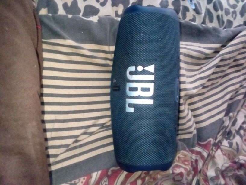 JBL Charge 5