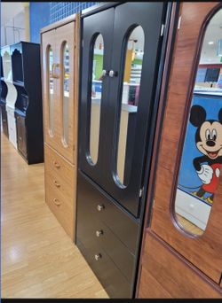 Wardrobe With Mirror / Guardaropa Con Espejo