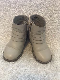 Girl’s boots OLD NAVY.