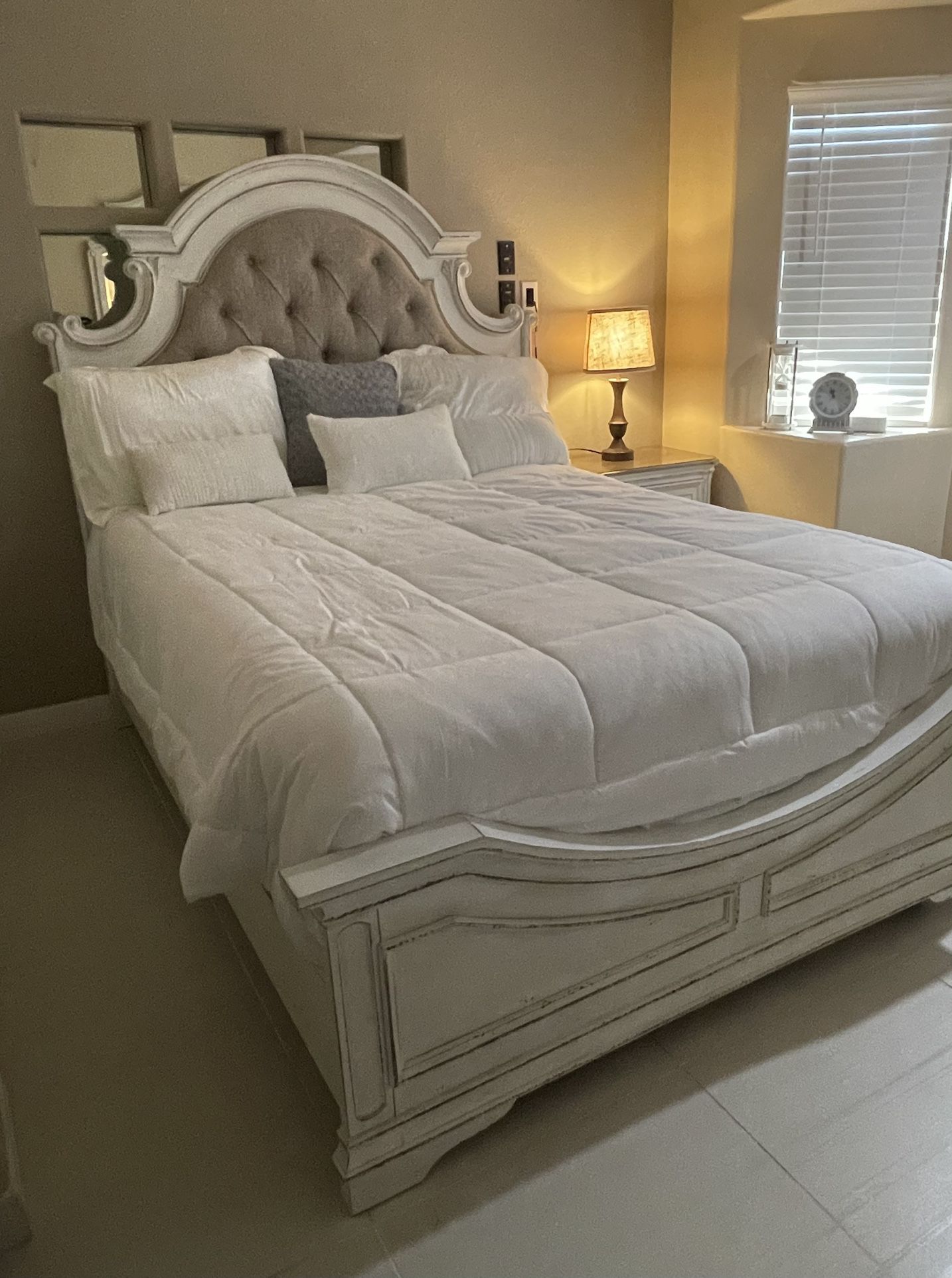 Queen Size Bedroom Set With 2 Night Stands And Mattress Included 