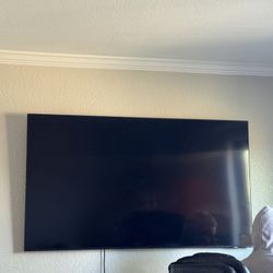65 Inch Samsung TV + Wall mount + Solar Remote