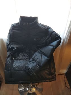 COLUMBIA BLACK PUFFER JACKET SIZE SMALL