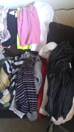 Ladies clothes size small- med