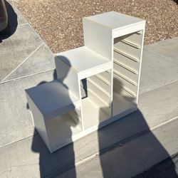 Free white shelving unit 