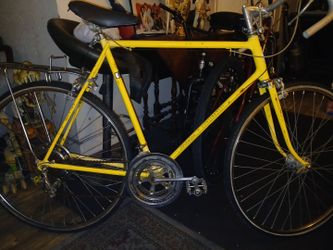 Vintage 1973 Schwinn Continental Kool lemon forged carbon steel frame tubular steel front forks diacompe center pull caliper brakes