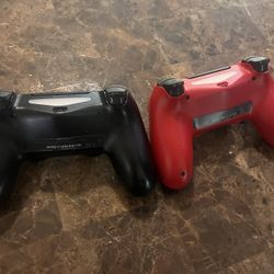 2 PS4 Controllers For Sale 2 For 35$