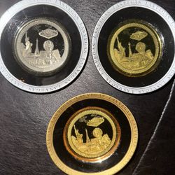 3 Preowned Las Vegas Memorabilia Mini Plates Approximately 2 1/2 X 2/ 1/2 Each. In Great Conditions Located Off Lake Mead & Simmons Area Asking $5 For
