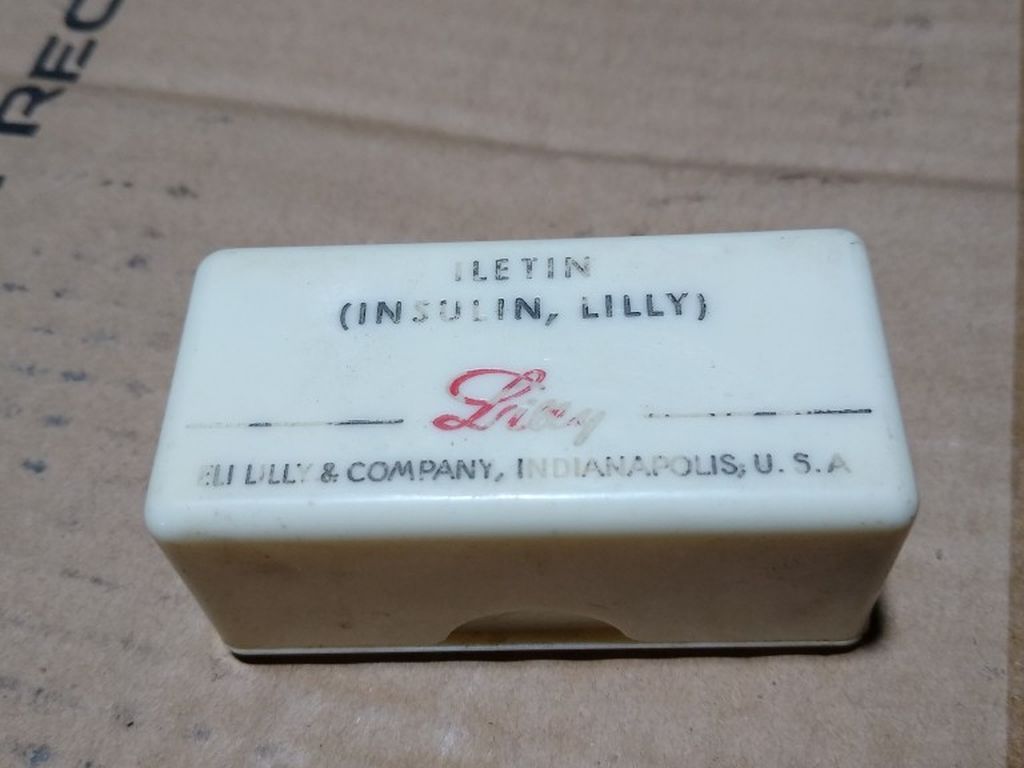 Vintage old Collectible Insulin Lilly with nidlle